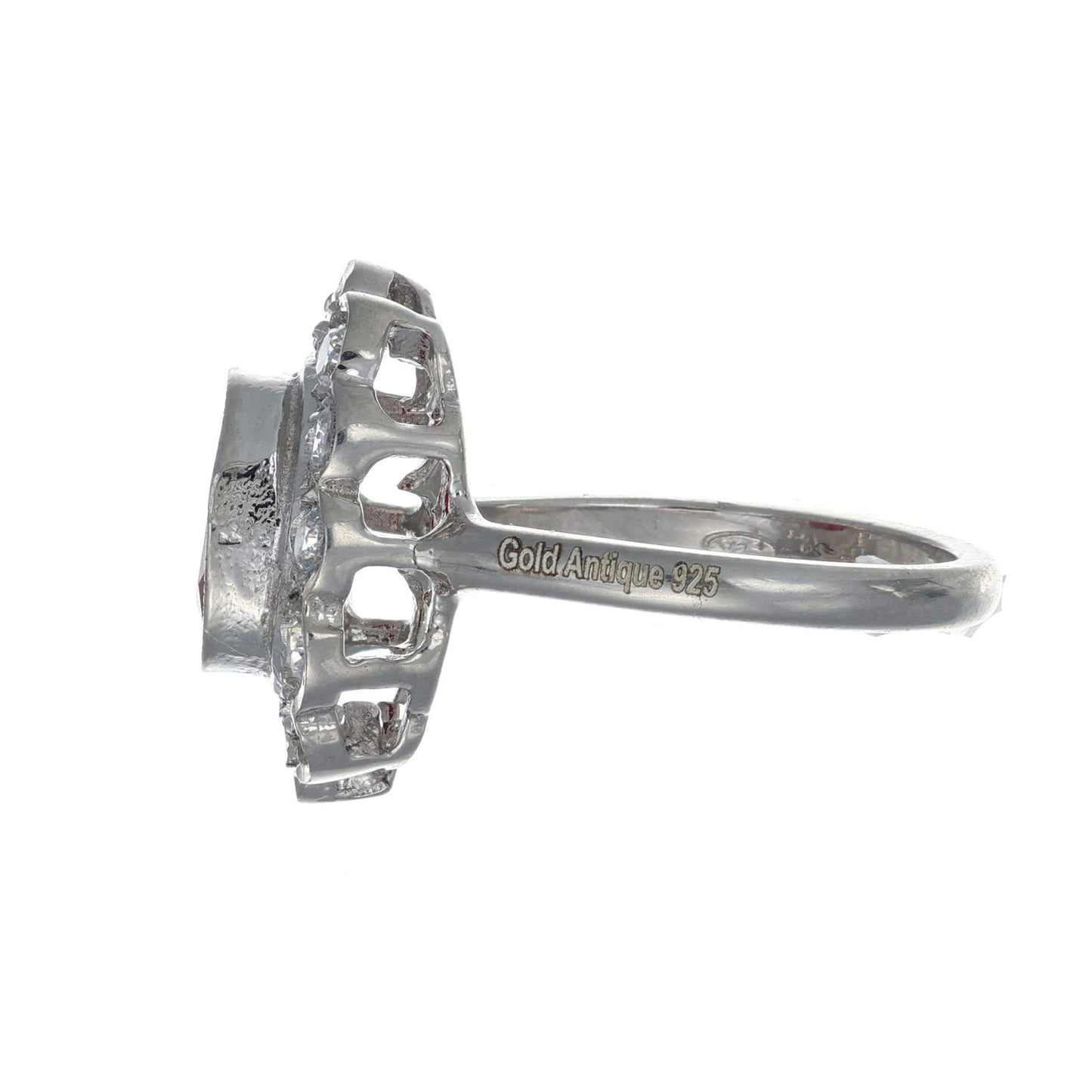 Anello con rubino.
