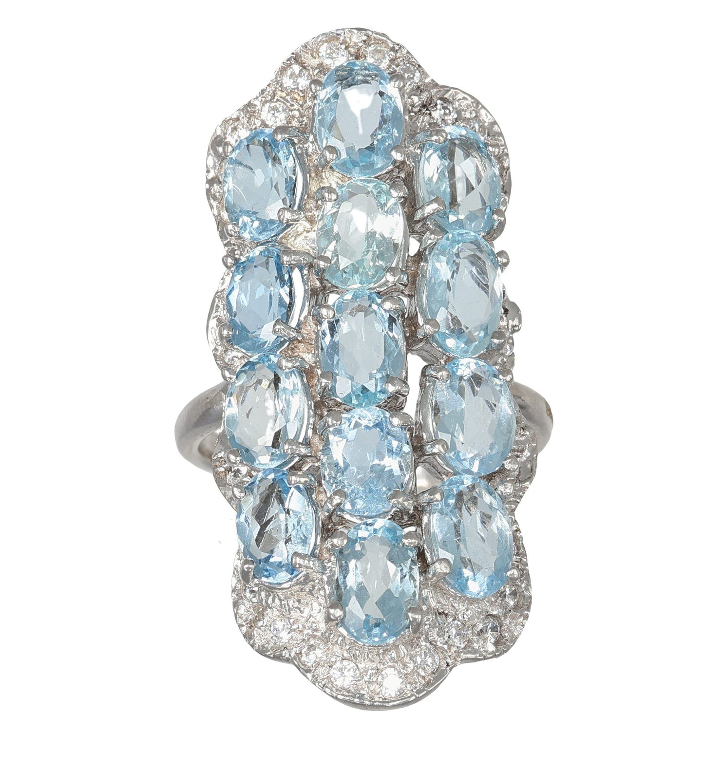 Anello con acquamarina.