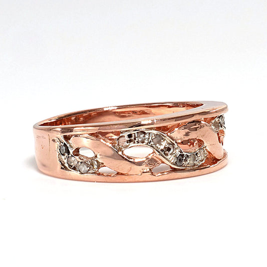 Anello Riproduzione antico con diamanti.