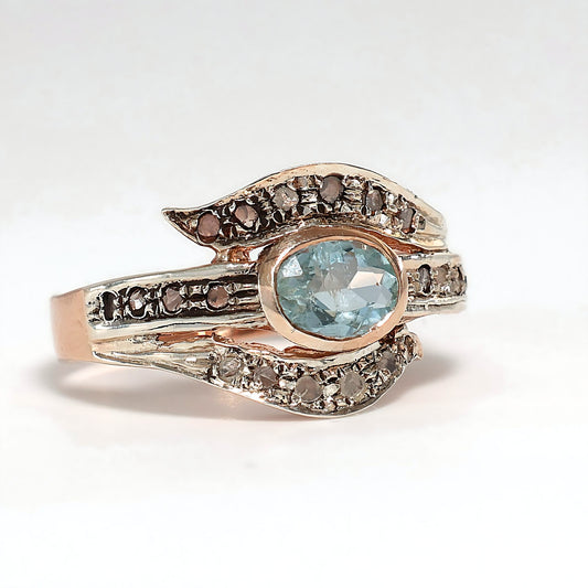 Anello Riproduzione antico con diamanti e topazio azzurro.