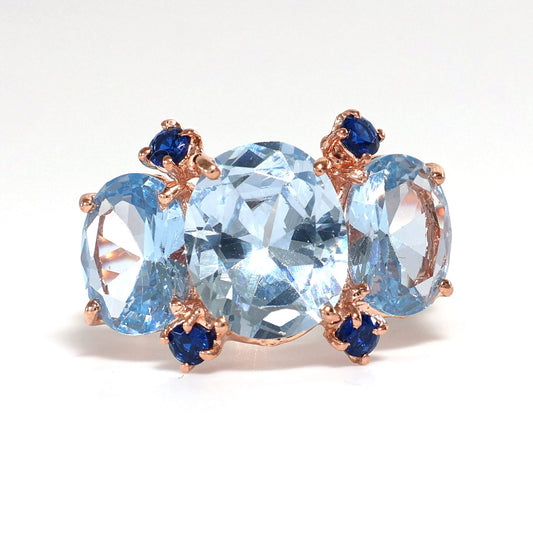 Anello Riproduzione antico con zaffiri be topazio azzurro.