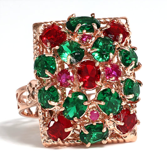 Anello Riproduzione antico con rubini e smeraldi.