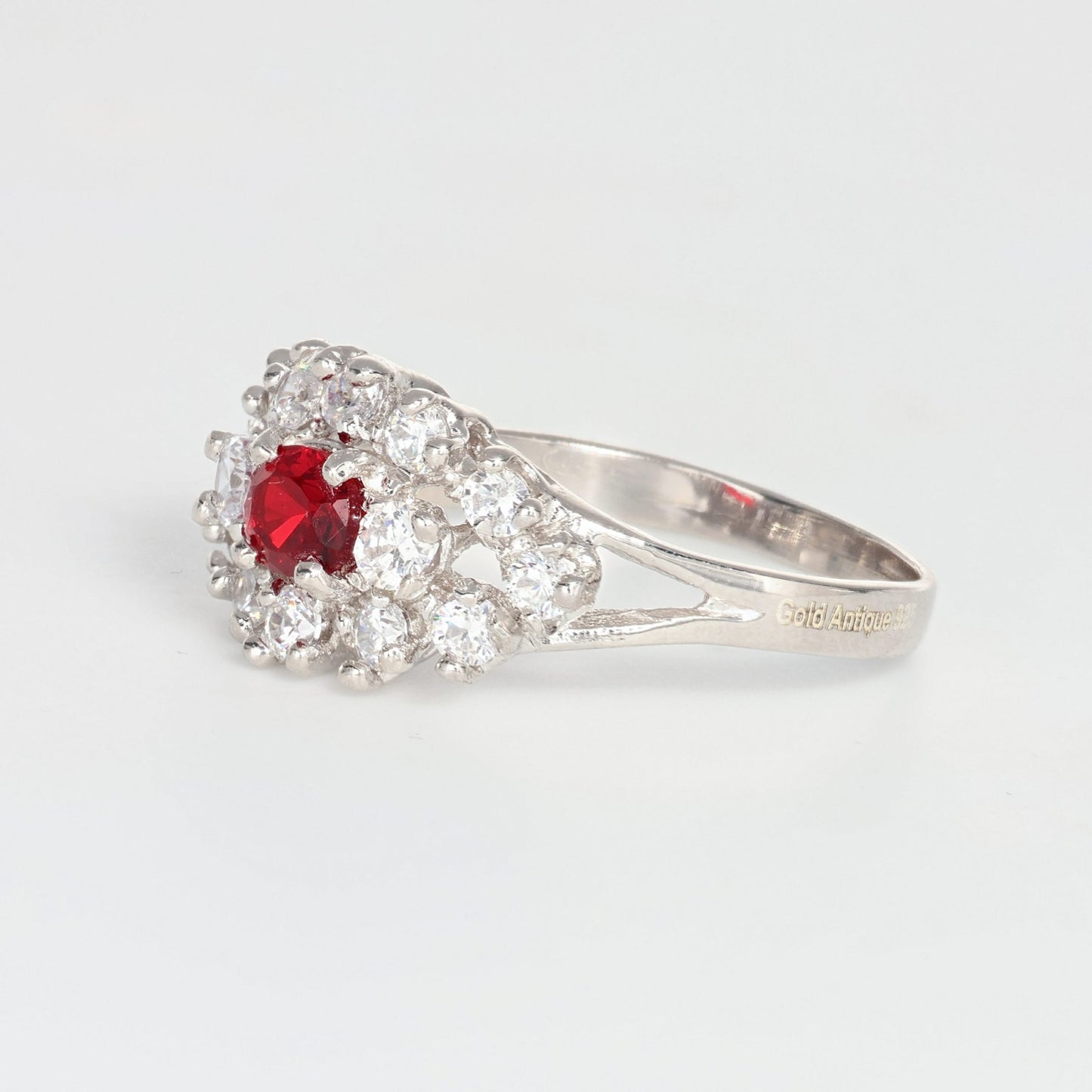 Anello argento 925 con zirconi e rubini.