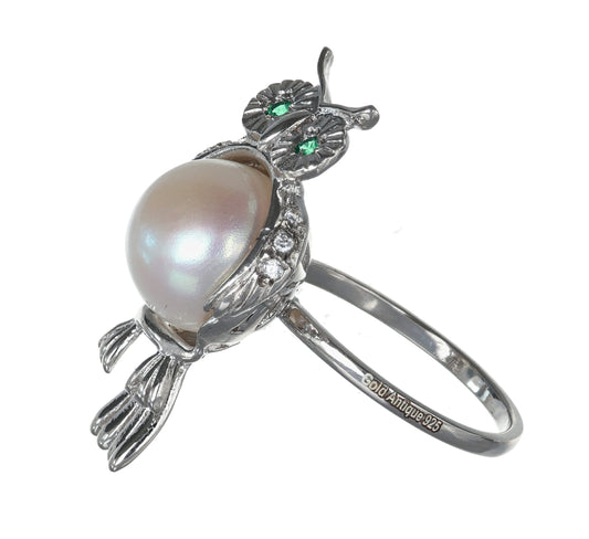 Anello a forma di gufo.