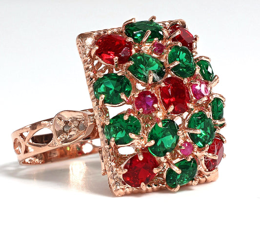Anello Riproduzione antico con rubini e smeraldi.