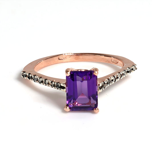 Anello Riproduzione antico con diamanti e ametista.