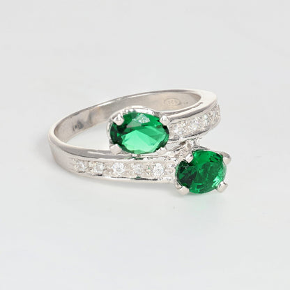 Anello argento 925 con zirconi e smeraldo.