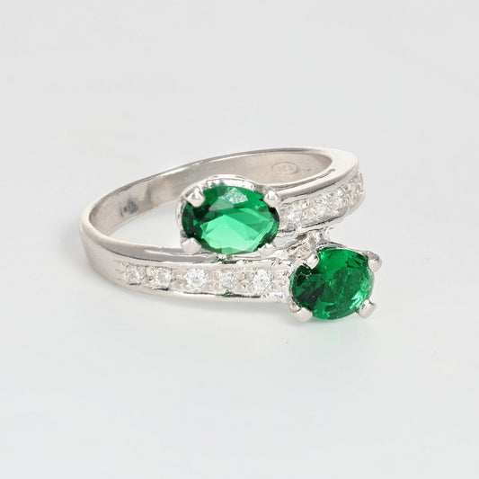 Anello argento 925 con zirconi e smeraldo.