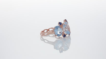 Anello Riproduzione antico con zaffiri be topazio azzurro.