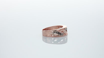 Anello Riproduzione antico con diamanti.